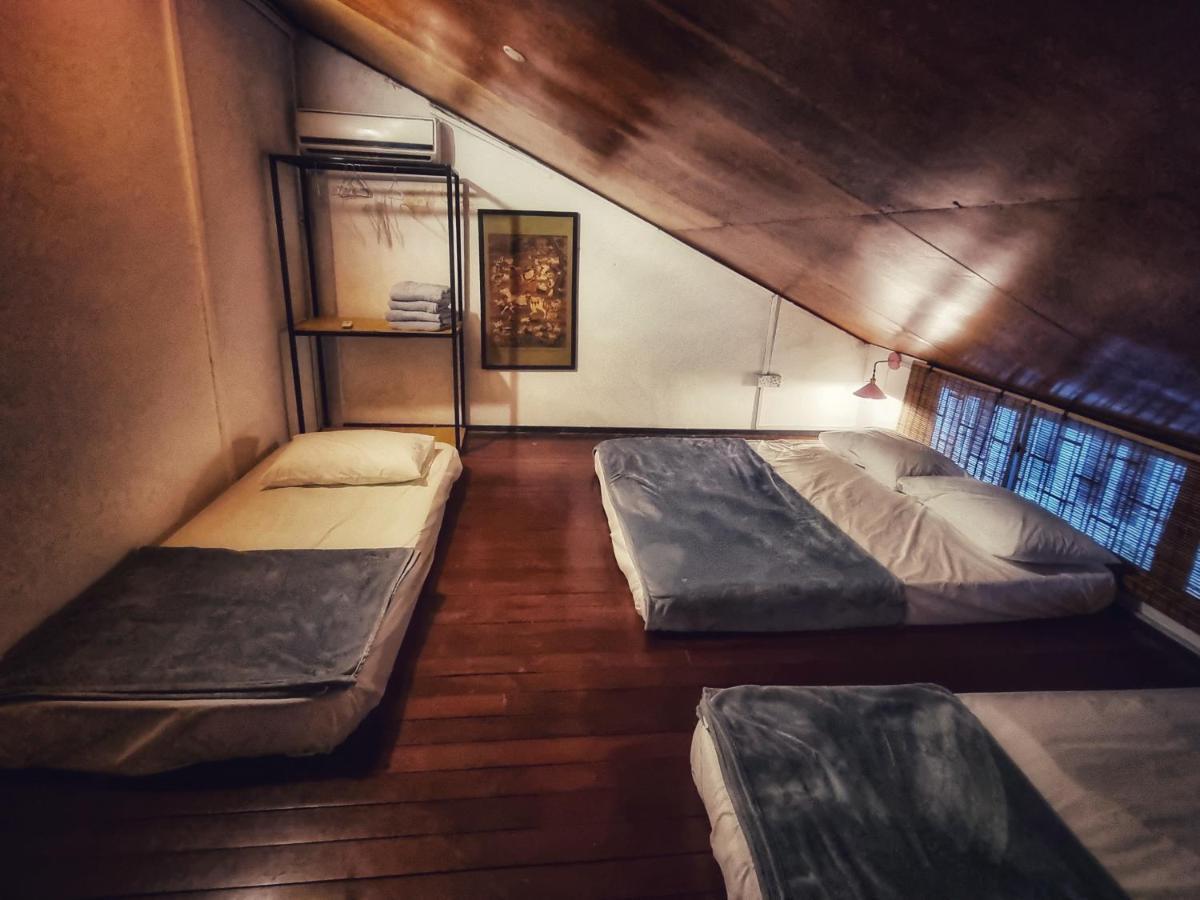 Treehouse Hostel Kuching Exterior photo
