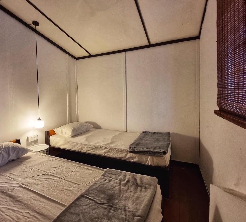 Treehouse Hostel Kuching Exterior photo